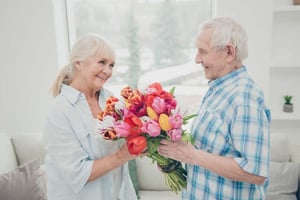 older-couple-with-tulips-640x427